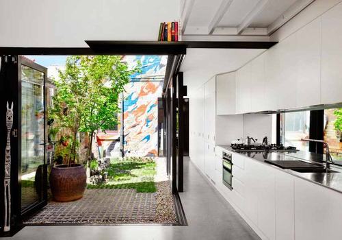 NGÔI NHÀ MỘC MẠC MÀ HIỆN ĐẠI VÀ ĐẦY MÀU SẮC TẠI AUSTRALIA